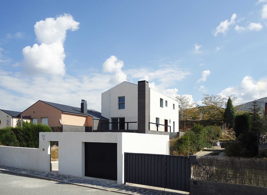 REESTRUCTURACIÓN Y AMPLIACIÓN VIVIENDA