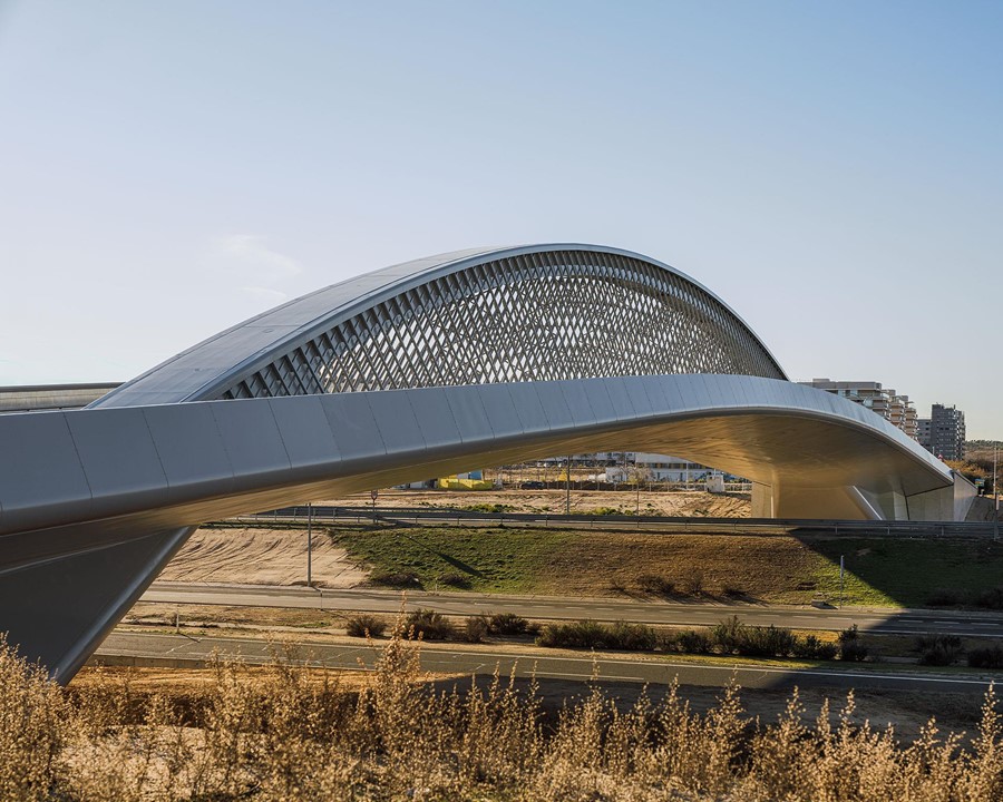 PUENTE SINGULAR ENTRE VALDEBEBAS Y LA T4   