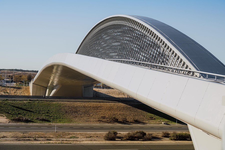 PUENTE SINGULAR ENTRE VALDEBEBAS Y LA T4   