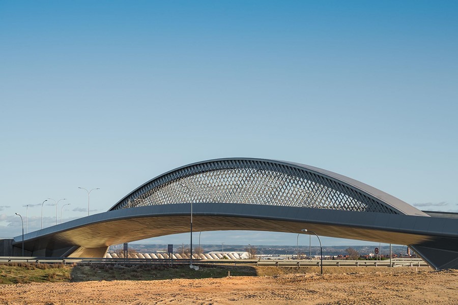 PUENTE SINGULAR ENTRE VALDEBEBAS Y LA T4   