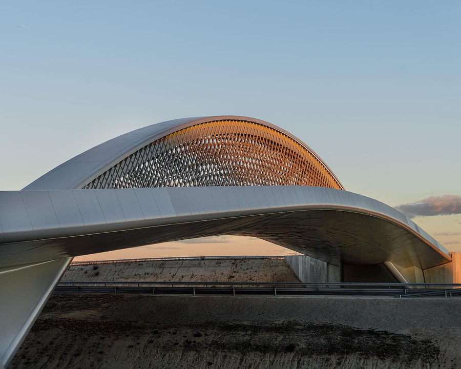 PUENTE SINGULAR ENTRE VALDEBEBAS Y LA T4   