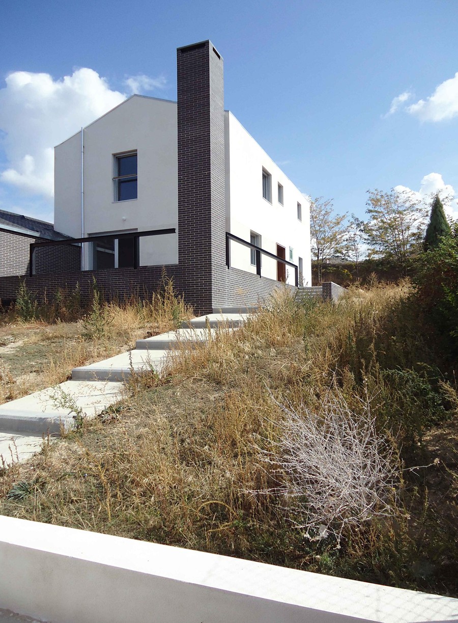 REESTRUCTURACIÓN Y AMPLIACIÓN VIVIENDA