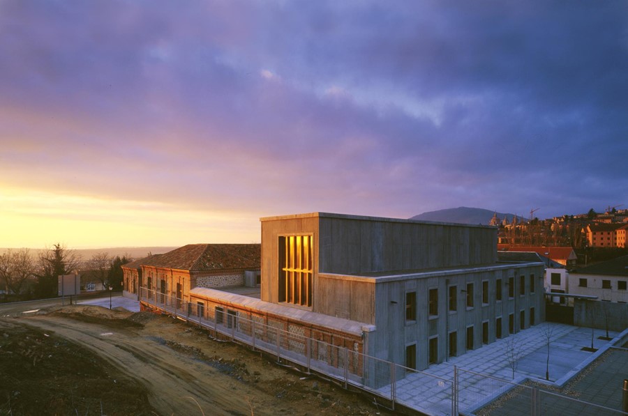 BIBLIOTECA Y ESCUELA DE MÚSICA