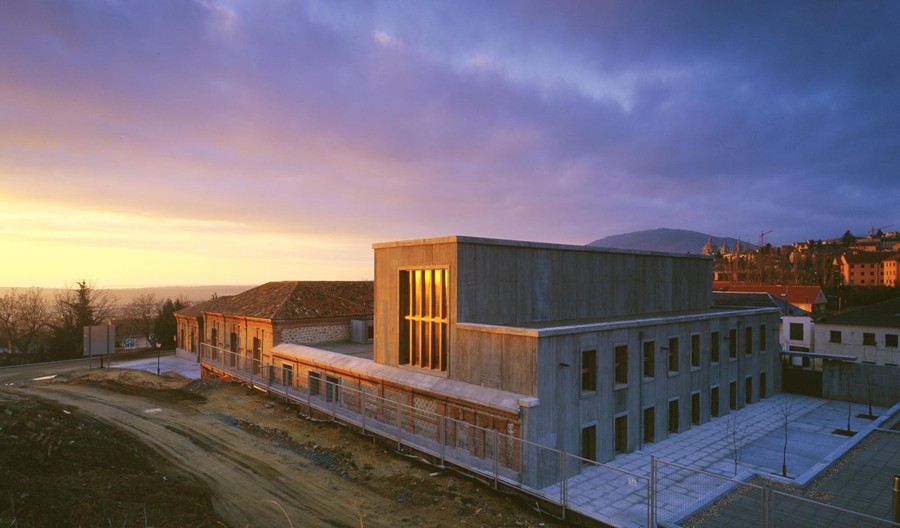 ESCUELA DE MÚSICA Y BIBLIOTECA