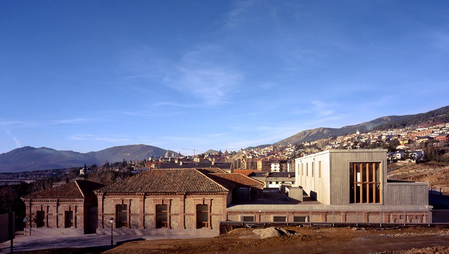 ESCUELA DE MÚSICA Y BIBLIOTECA