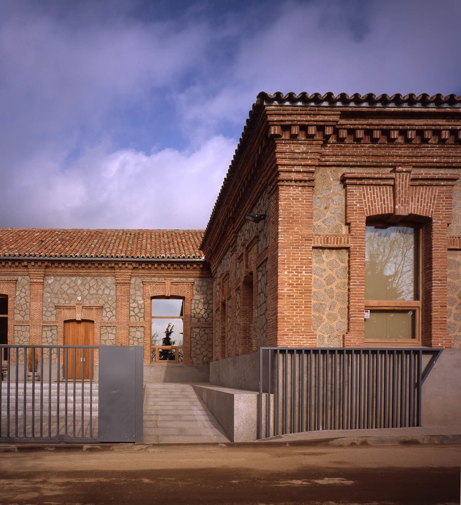 BIBLIOTECA Y ESCUELA DE MÚSICA