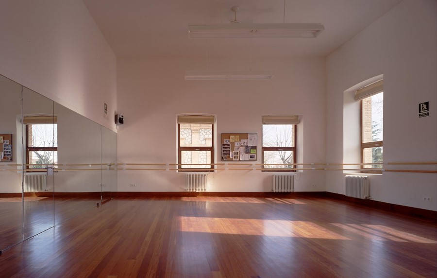 BIBLIOTECA Y ESCUELA DE MÚSICA